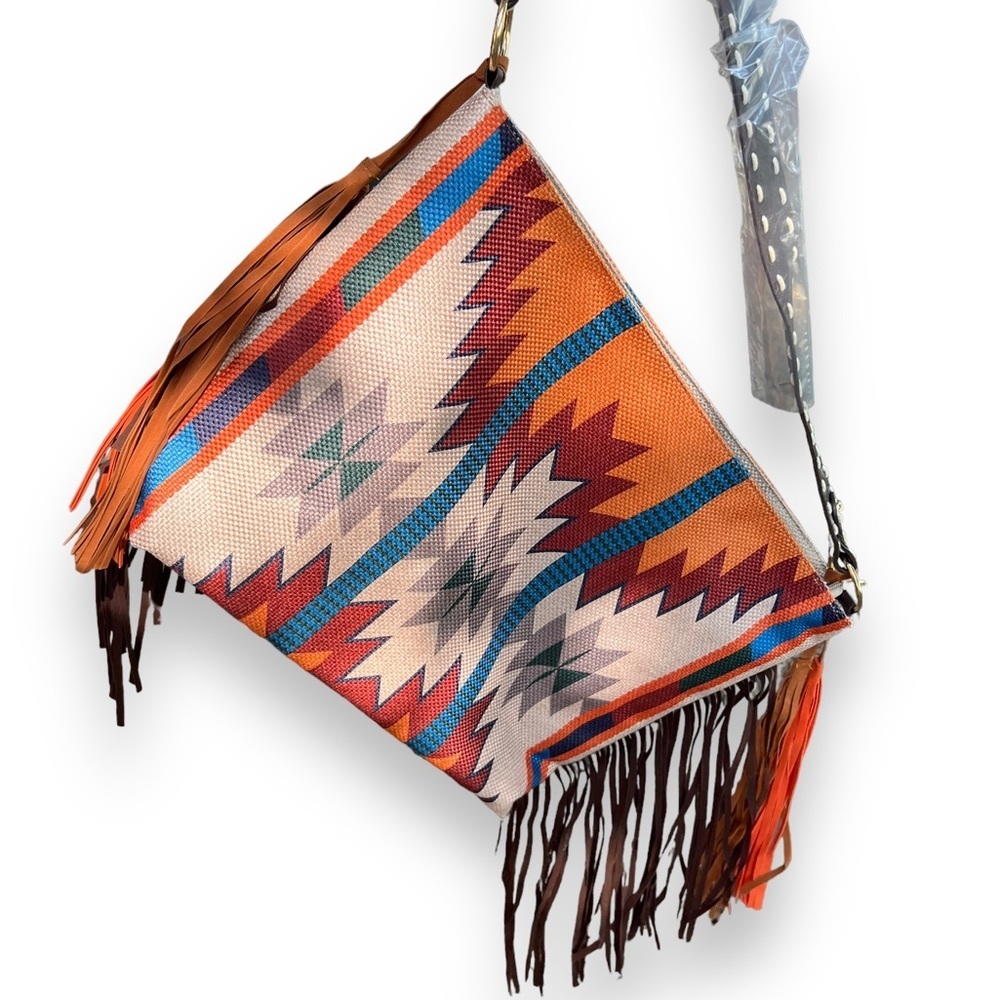 ✅Riley Ridge TASSEL SHOULDER TOTE - Picture 5 of 6